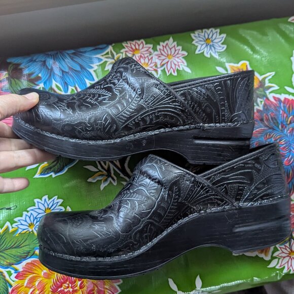 Scandi Girl Dansko Tooled Black Clogs Shoe Professional Boho Nurse Slip On - Picture 2 of 9